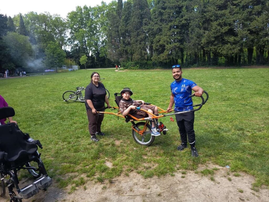 Vélo adapté lors d'une sortie en plein air